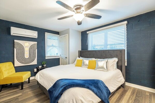 1 غرفة نوم ومكتب ومكواة/لوح كي وسرير سفر