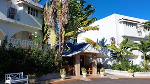 Exterior - Cozy Villa Escape (Runaway Bay)