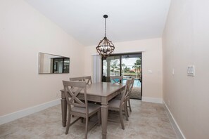 Dining - Gulf access pool home with boat rental option (Cape Coral)