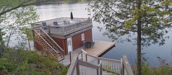 Echo Falls Cottage - Muskoka lakefront w/hot tub.