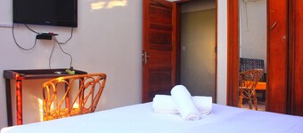 maison d'hôte sécurisée situé au coeur de ville avec galerie d'art et restaurant