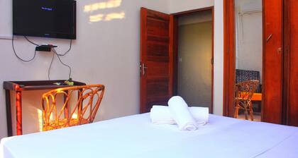 maison d'hôte sécurisée situé au coeur de ville avec galerie d'art et restaurant