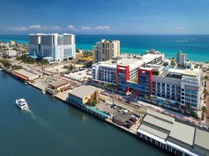 المنشأة من الخارج