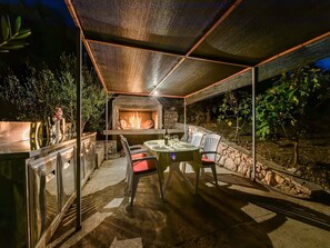 Outdoor dining - Apartments Gulin - One Bedroom Apartment with Balcony and Sea View (Šibenik)