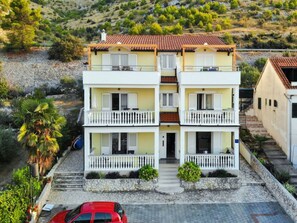 Exterior - Apartments Gulin - One Bedroom Apartment with Balcony and Sea View (Šibenik)