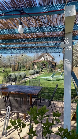 Restauration en plein air. Holiday Home Paunovaca