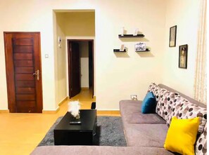 Living area - Cozy Apt in Kampala,full kitchen #2 (Kampala)