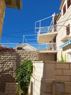 Enceinte de lâhĂ©bergement