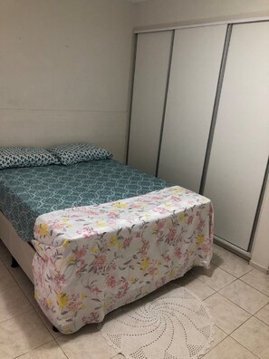 3 多间卧室、免费 WiFi、床单