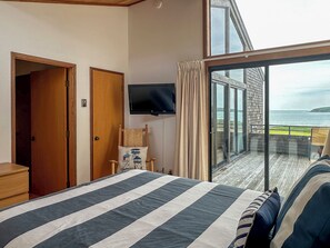 3 bedrooms, WiFi, bed sheets - Zeelink - Great ocean views, 18th fairway, frontline home. (Bodega Bay)