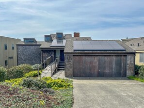 Exterior - Zeelink - Great ocean views, 18th fairway, frontline home. (Bodega Bay)