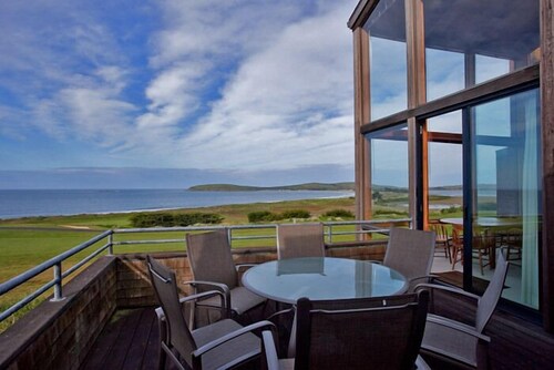 Zeelink - Great ocean views, 18th fairway, frontline home.