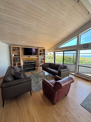 TV, fireplace, DVD player