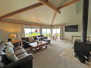 テレビ、DVD プレーヤー