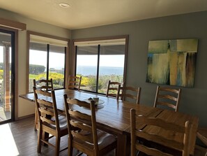 Dining - Grebe - Big 5 bedroom on the 8th fairway, great views. (Bodega Bay)