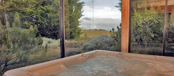 Osprey Retreat - Beautiful views of the coastal hills, & Pt. Reyes, private.