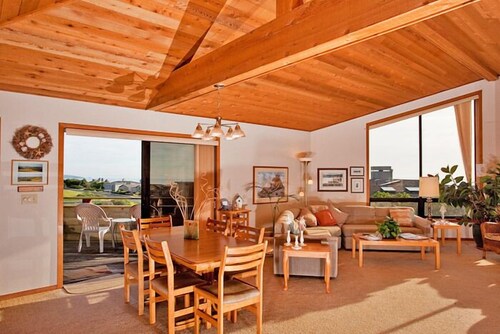 Boccabella - Quite south side location, expansive views.
