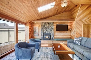 TV, fireplace, DVD player, offices