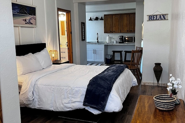 2 bedrooms, travel cot, free WiFi, bed sheets