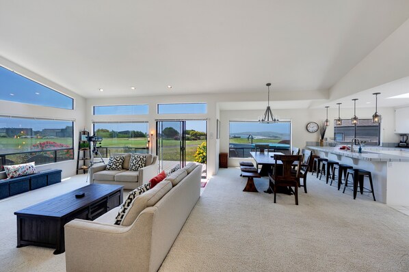 Smart TV, fireplace, DVD player