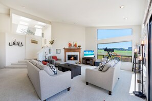 Smart TV, fireplace, DVD player