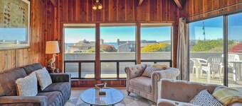 Sandpiper - 2 Master suites, private with hot tub, walk to beach.