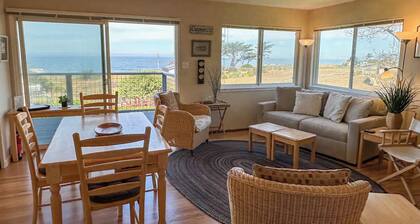 Pacific Panorama - Cozy cottage in Sereno Del Mar, nice ocean views.