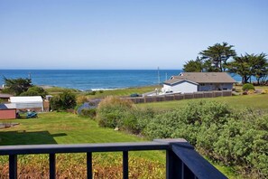 Property grounds - Pacific Panorama - Cozy cottage in Sereno Del Mar, nice ocean views. (Bodega Bay)