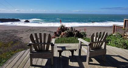 Fabella - Ocean front cottage, spectacular Views, short walk to the beach.