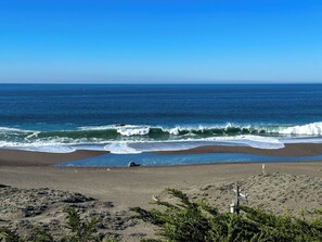 On the beach - Fabella - Ocean front cottage, spectacular Views, short walk to the beach. (Bodega Bay)