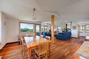 Dining - Miwok Escape-Pet Friendly, Nestled in the sand dunes, Short walk to Beach (Bodega Bay)