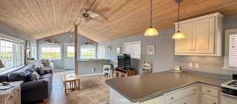 The Cabin - Cozy Salmon Creek beach cottage, big deck, great views.