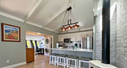 Art Gallery - A quaint upstairs apartment in the town of Bodega Bay.