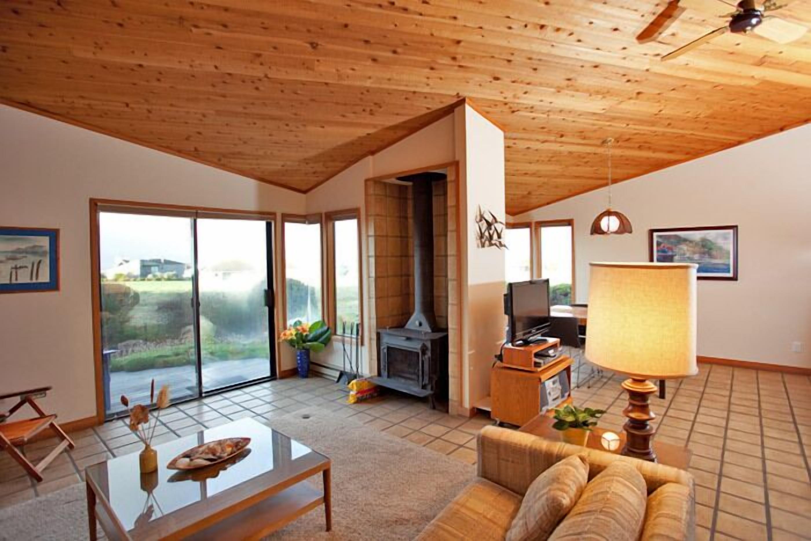 Televisio, takka, DVD-soitin