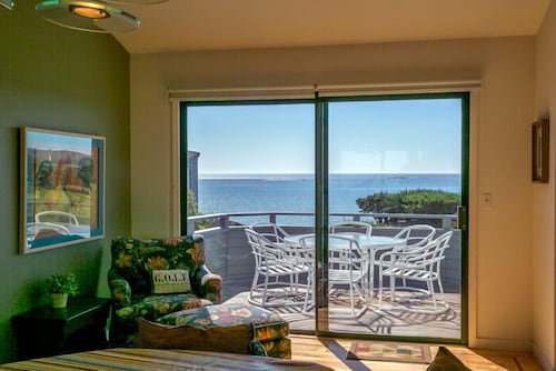Bayscape - Located near the 9th green, great views, easy walk to the beach!