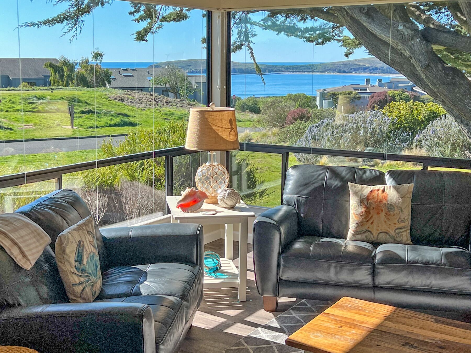 Télévision à écran plat, cheminée