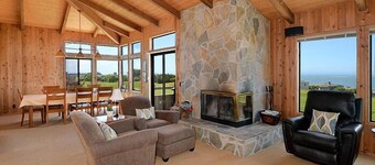 Pacific Gem - Amazing views down the 1st fairway out to the Pacific.