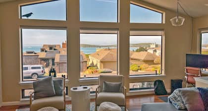 Dragon's Nest - Newly remodeled Harbour home with great views.