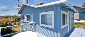 SIMPLICITY - Simple says it all, in town, nice views.