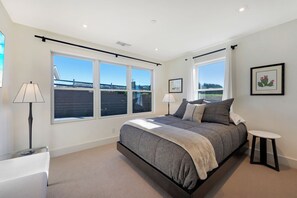 3 Schlafzimmer, Schreibtisch, Bügeleisen/Bügelbrett, WLAN