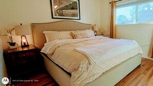 A bedroom with a bed, nightstands, a window with curtains, and a framed picture on the wall. - House with a King Size Bed, in Desirable Rincon Valley, close to St Helena (Santa Rosa)