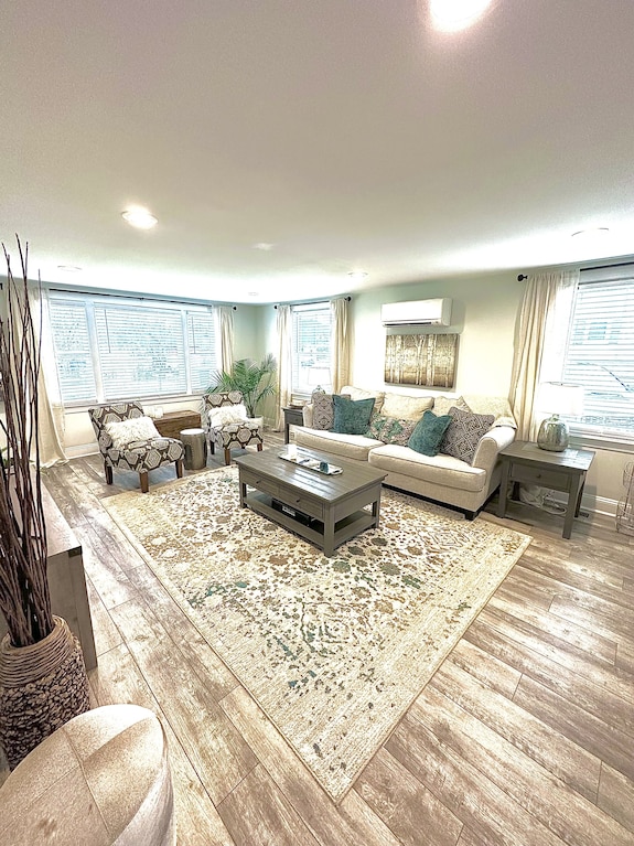 Charming Magnolia Cottage With Hot Tub Near Liberty & Downtown - 維珍尼亞