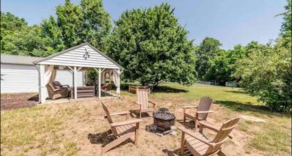 Magnolia Cottage; Gazebo, Hot Tub; close to LU