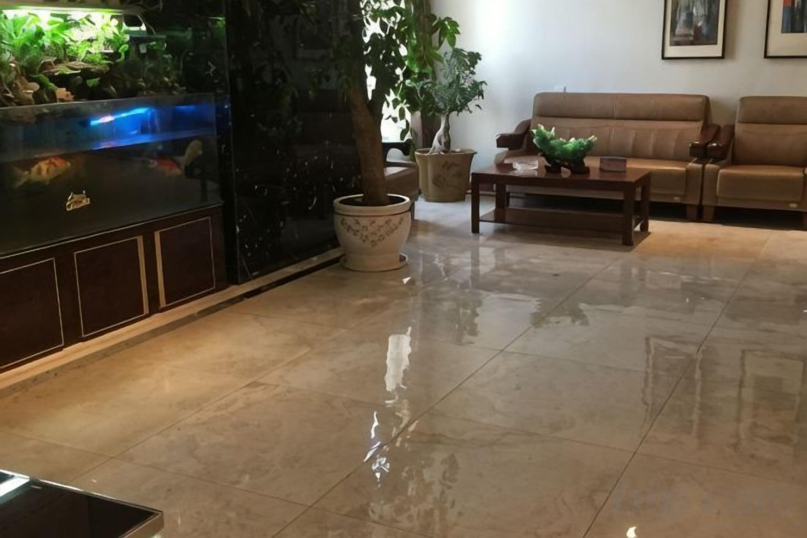 A living room with a fish tank, a coffee table, and a sofa.