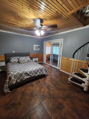 1 bedroom, free WiFi, bed sheets - Hidden Gem- with the best view of Lake of Egypt! - Kayaks included/1 bed/1 bath! (Creal Springs)