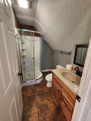 Shower, bidet, towels, toilet paper - Hidden Gem- with the best view of Lake of Egypt! - Kayaks included/1 bed/1 bath! (Creal Springs)