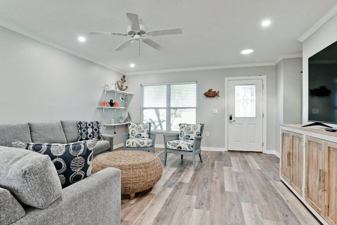 Smart TV, table tennis, books