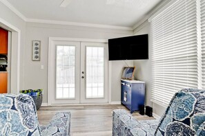 Smart TV, ping pong, books - 19th - Aunies Place · Totally Updated Pool/FUN/Beaches (Bradenton)