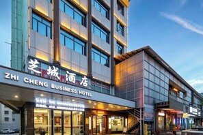 A modern hotel building with a sign reading 'ZHENG BUSINESS HOTEL.' - Zhicheng Select Hotel (Yongzhou Vocational and Technical School) (Yongzhou)