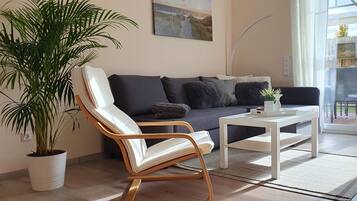 Smart-TV, Bücher, Stereoanlage